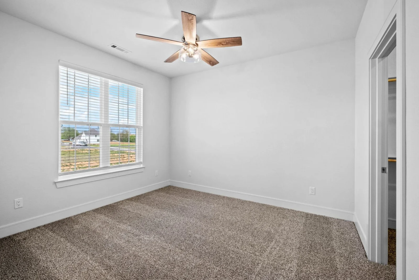 6485 Courtland Ave, Springdale, AR 72762