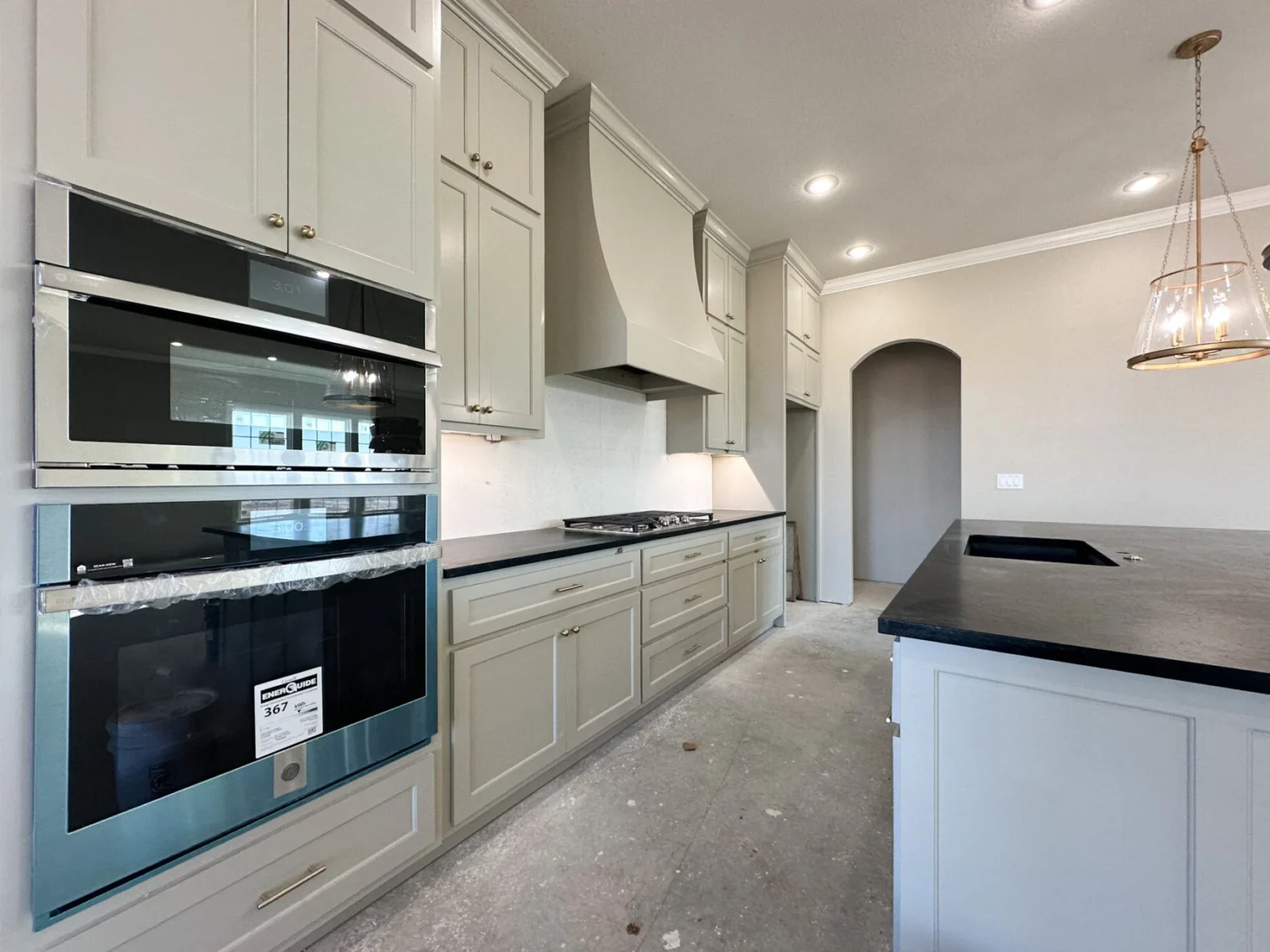 6534 Courtland Ave, Springdale, AR 72762