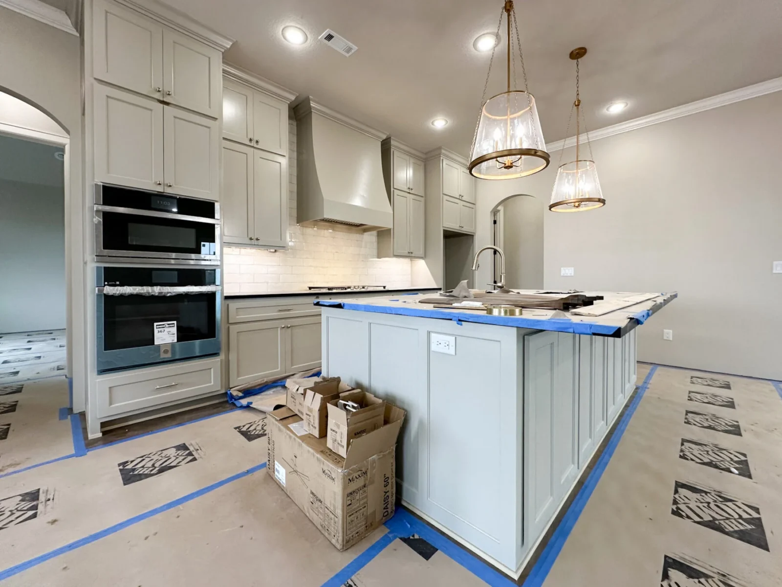 6534 Courtland Ave, Springdale, AR 72762