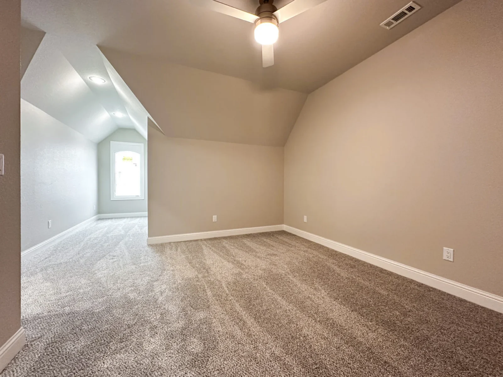 6534 Courtland Ave, Springdale, AR 72762