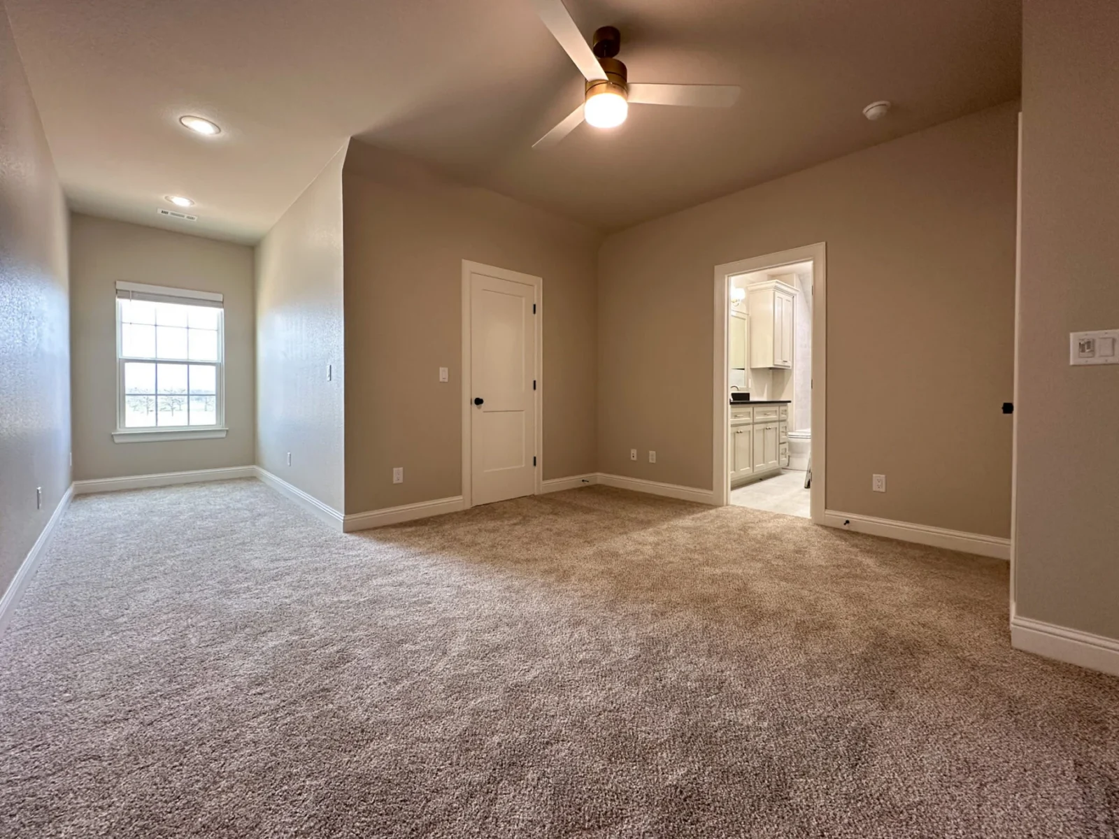 6534 Courtland Ave, Springdale, AR 72762