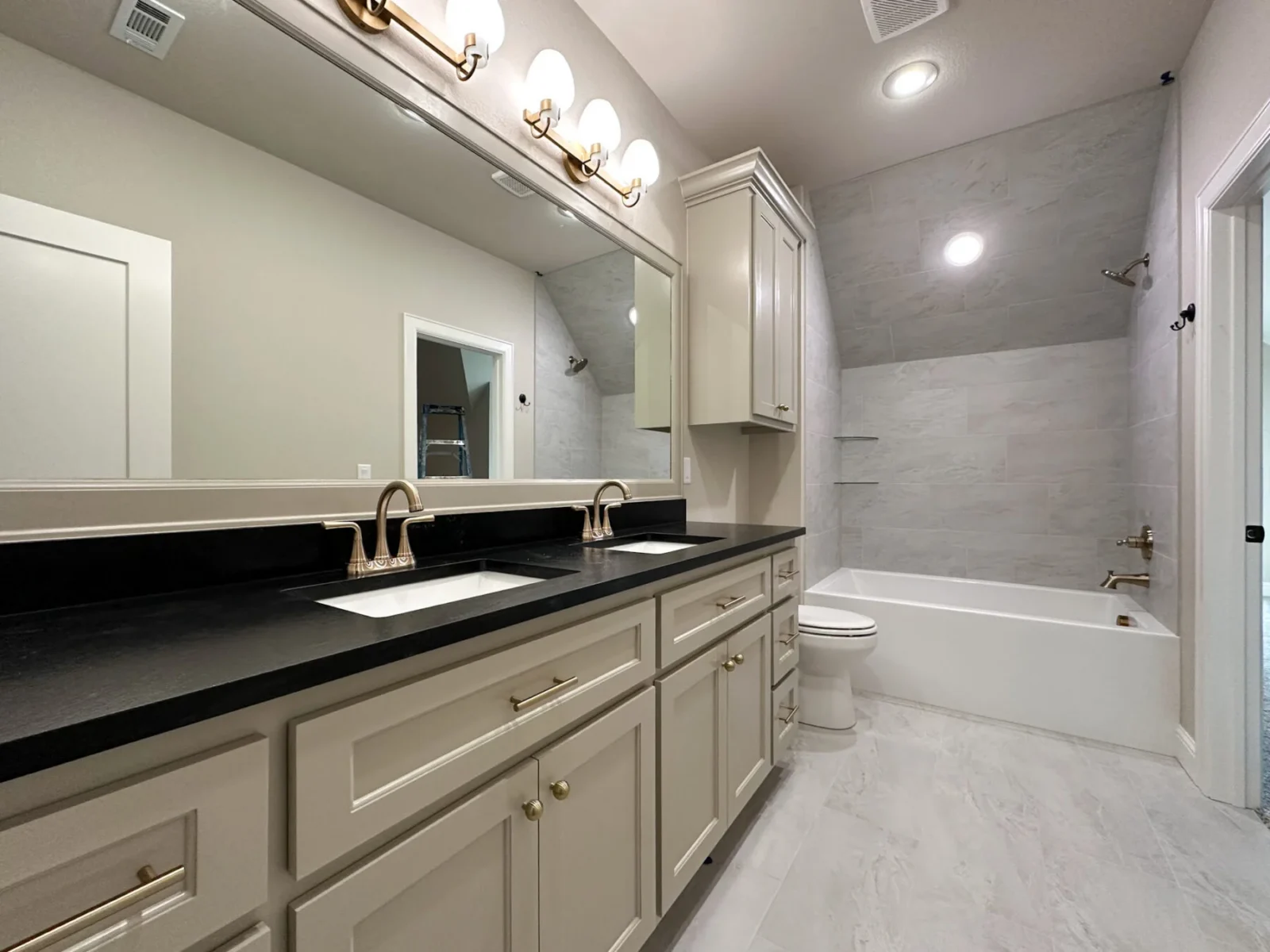 6534 Courtland Ave, Springdale, AR 72762