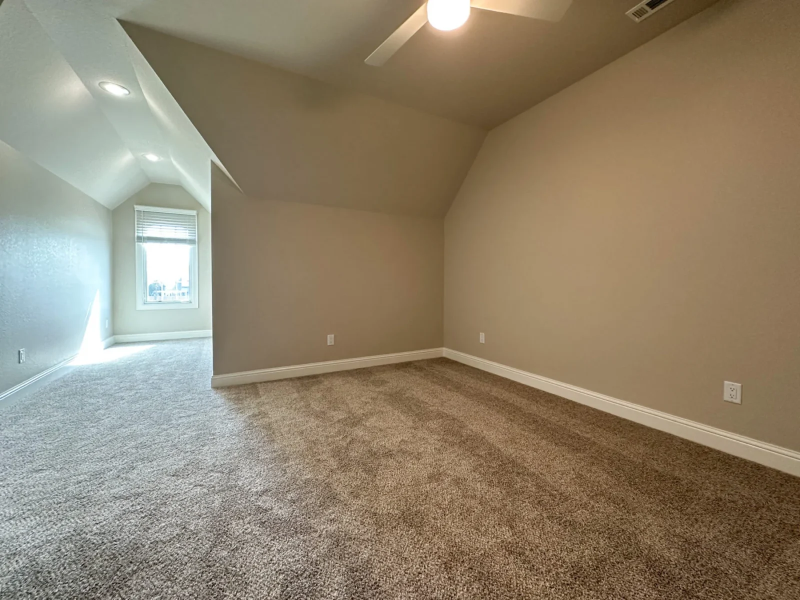 6534 Courtland Ave, Springdale, AR 72762