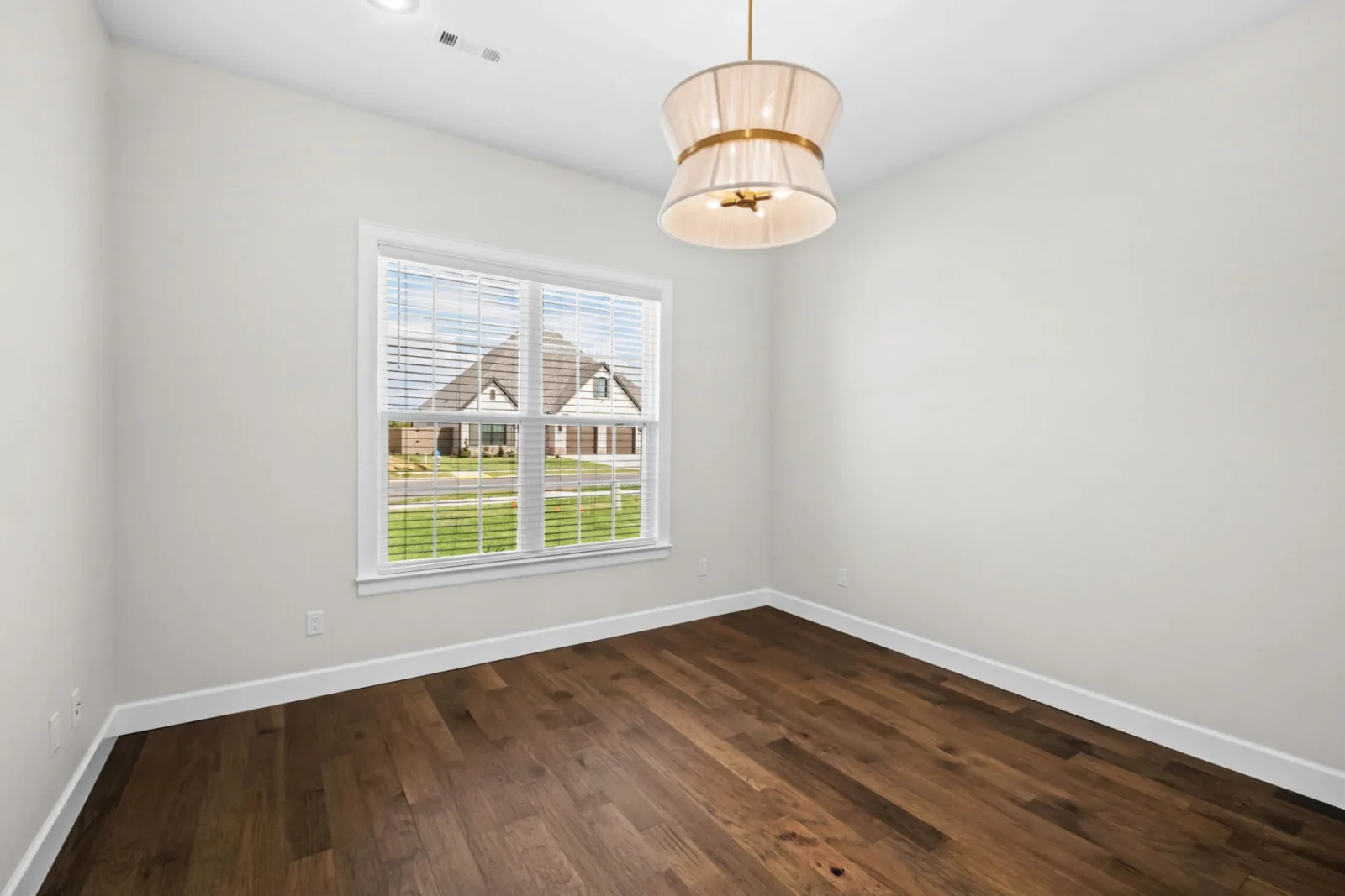 6557 Courtland Ave, Springdale, AR 72762