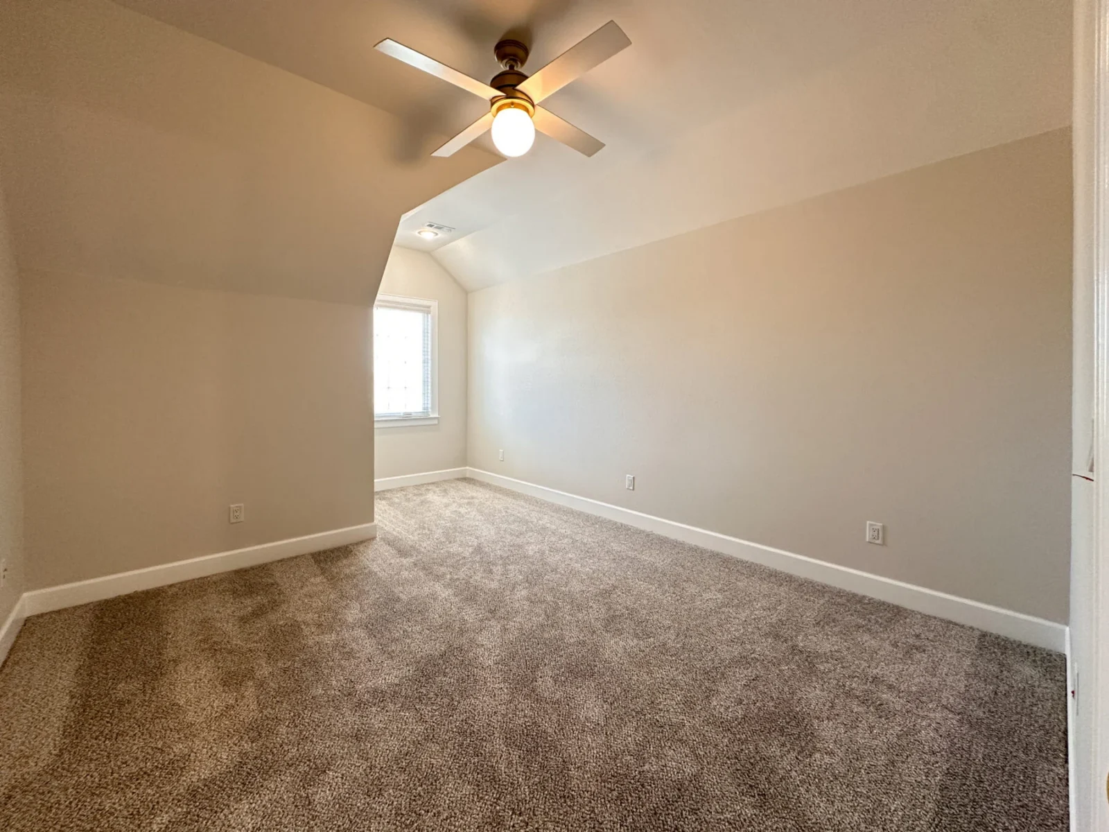 6557 Courtland Ave, Springdale, AR 72762