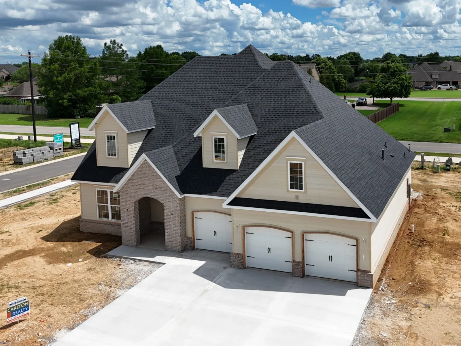 6557 Courtland Ave, Springdale, AR 72762